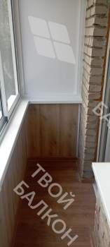 Холодное остекление балкона с отделкой