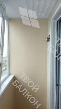 Остекление балкона с отделкой в многоквартирном доме