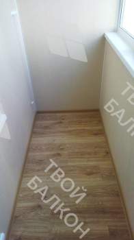 Остекление балкона с отделкой в многоквартирном доме