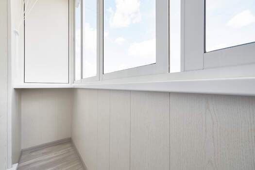 Отделка балкона панелями ПВХ с остеклением Provedal