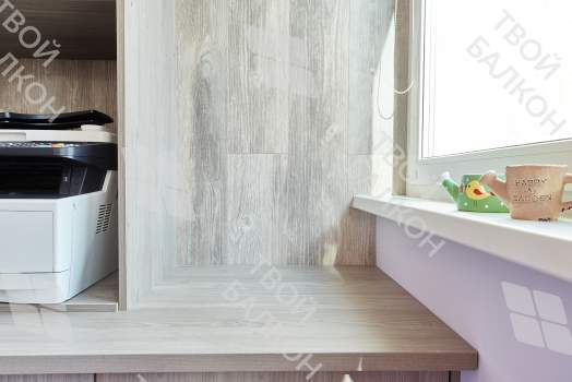 Объединение балкона с комнатой с отделкой и остеклением