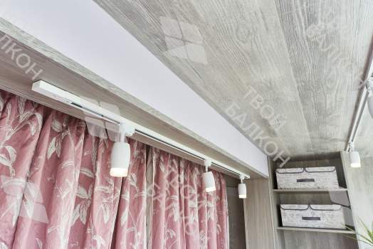 Объединение балкона с комнатой с отделкой и остеклением