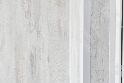 Отделка балкона МДФ панелями с эркерным остеклением Rehau