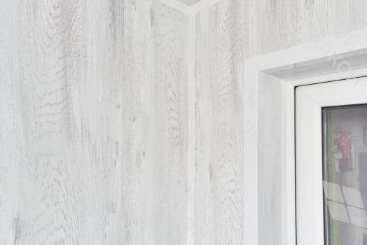 Отделка балкона МДФ панелями с эркерным остеклением Rehau