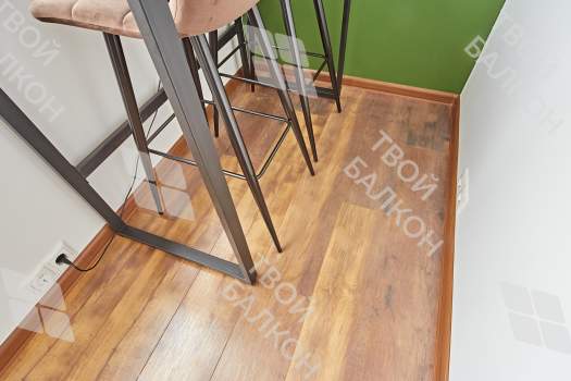 Дизайнерская отделка балкона гипсокартоном с утеплением и остеклением