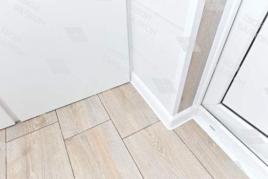 Отделка балкона ламинатом