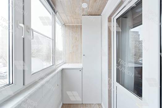 Отделка балкона ламинатом