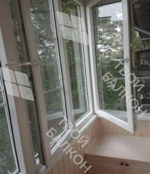 Остекление и отделка балкона деревянной вагонкой