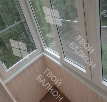 Остекление и отделка балкона деревянной вагонкой