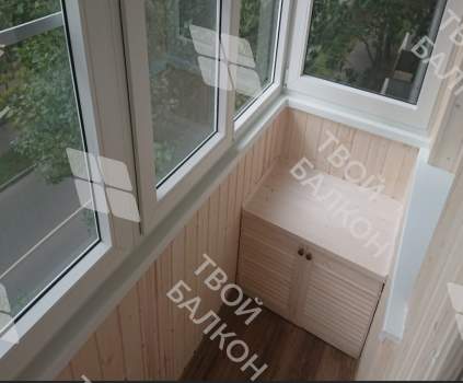 Остекление и отделка балкона деревянной вагонкой