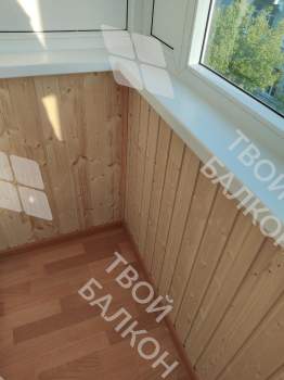 Холодное остекление балкона и отделка деревянной вагонкой