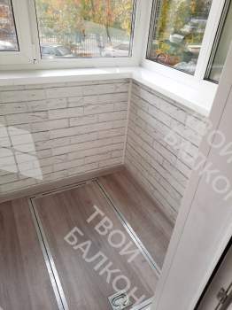 Отделка балкона и установка потайного люка