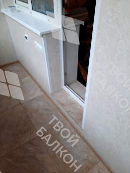 Остекление и отделка балкона Лодочка