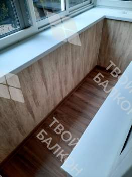 Холодное остекление и отделка П-образного балкона