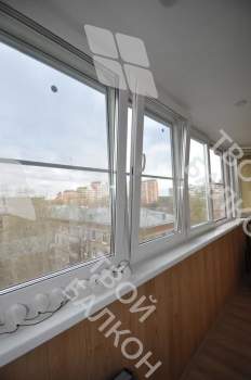 Остекление лоджии окнами с мультифункциональным стеклопакетом и отделка
