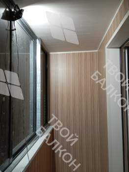 Отделка стен и потолка балкона ПВХ панелями