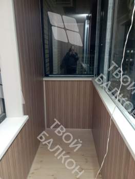 Отделка стен и потолка балкона ПВХ панелями