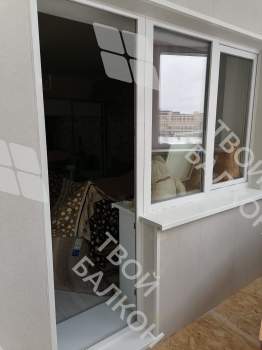 Остекление и отделка балкона