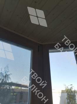 Отделка стен и потолка на балконе