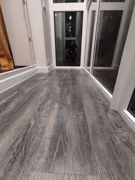 Панорамное остекление и отделка п-образного балкона с утеплением