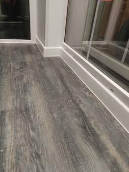 Панорамное остекление и отделка п-образного балкона с утеплением