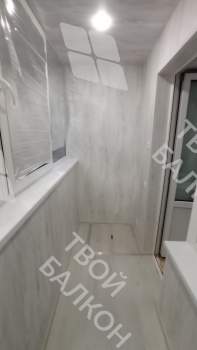 Отделка пола и потолка на балконе в кирпичном доме индивидуальной планировки