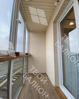 Панорамное остекление с размещением спортивного инвентаря