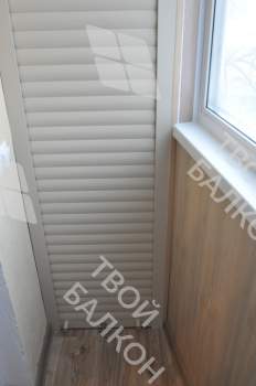 Остекление и отделка балкона ПВХ панелями и ламинатом