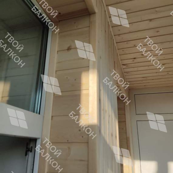 Холодное остекление балкона и отделка деревянной вагонкой