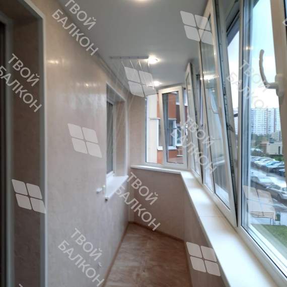 Остекление и отделка балкона Лодочка