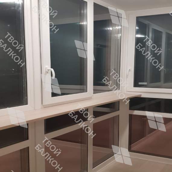 Панорамное остекление с тонировкой и отделка балкона