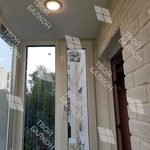 Отделка и остекление Г-образного балкона