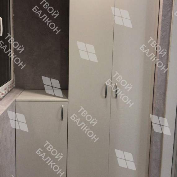 Отделка балкона гипсокартоном и ламинатом с установкой шкафа и тумбы