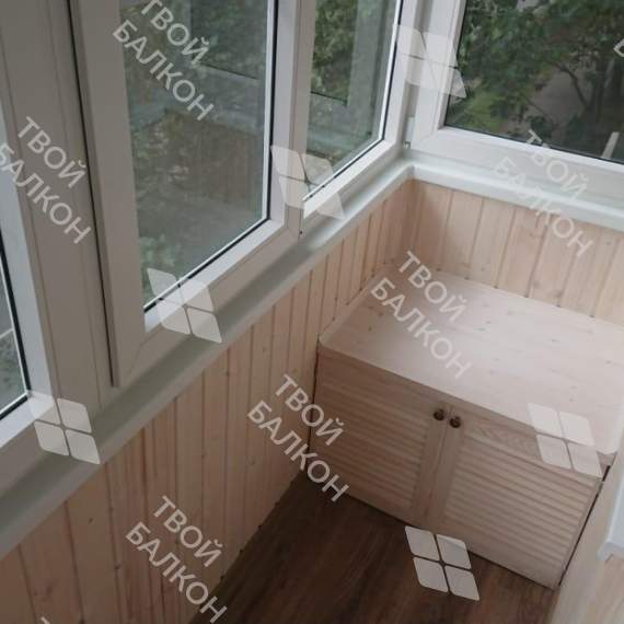 Остекление и отделка балкона деревянной вагонкой