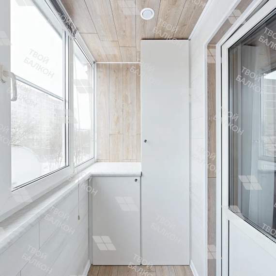 Отделка балкона ламинатом