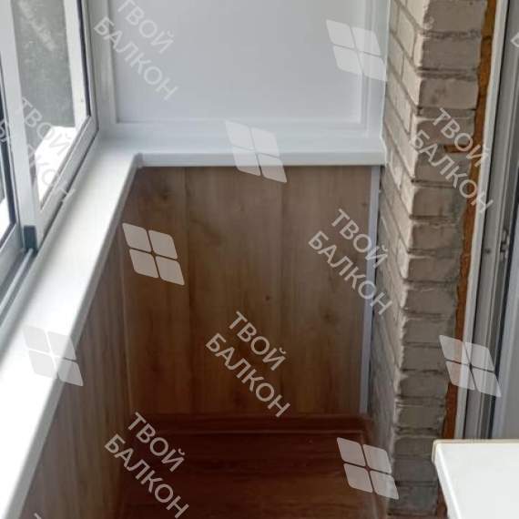 Холодное остекление балкона с отделкой